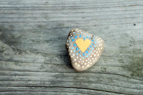love rocks - simple painted hearts and a great surprise for people to find