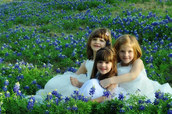 3-girls-in-bluebonnets-Clumsy-Crafter2013