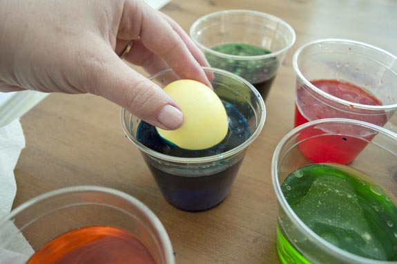 different ways to dye easter eggs