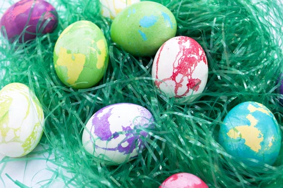 how to dye easter eggs using butter or margarine for a cool effect