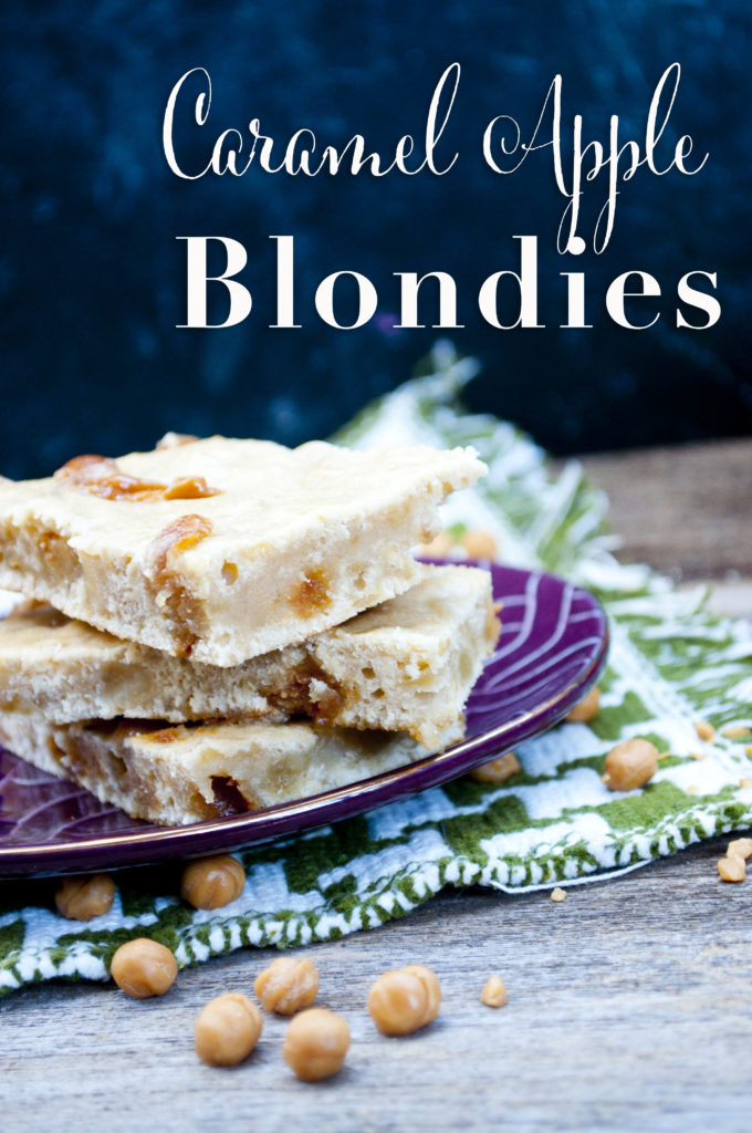 caramel apple blondies - so delicious and the perfect fall treat! 