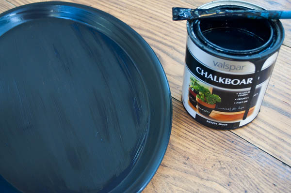 easy chalkboard using a platter from the dollar store
