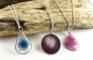 You Can Make This! Floating Glitter Necklace Using Resin