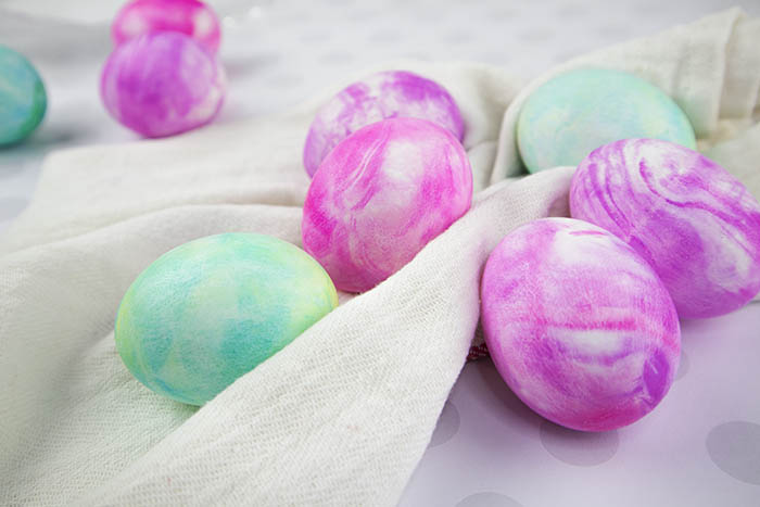Marbled Easter Eggs - How to make these adorable easter eggs using shaving cream!